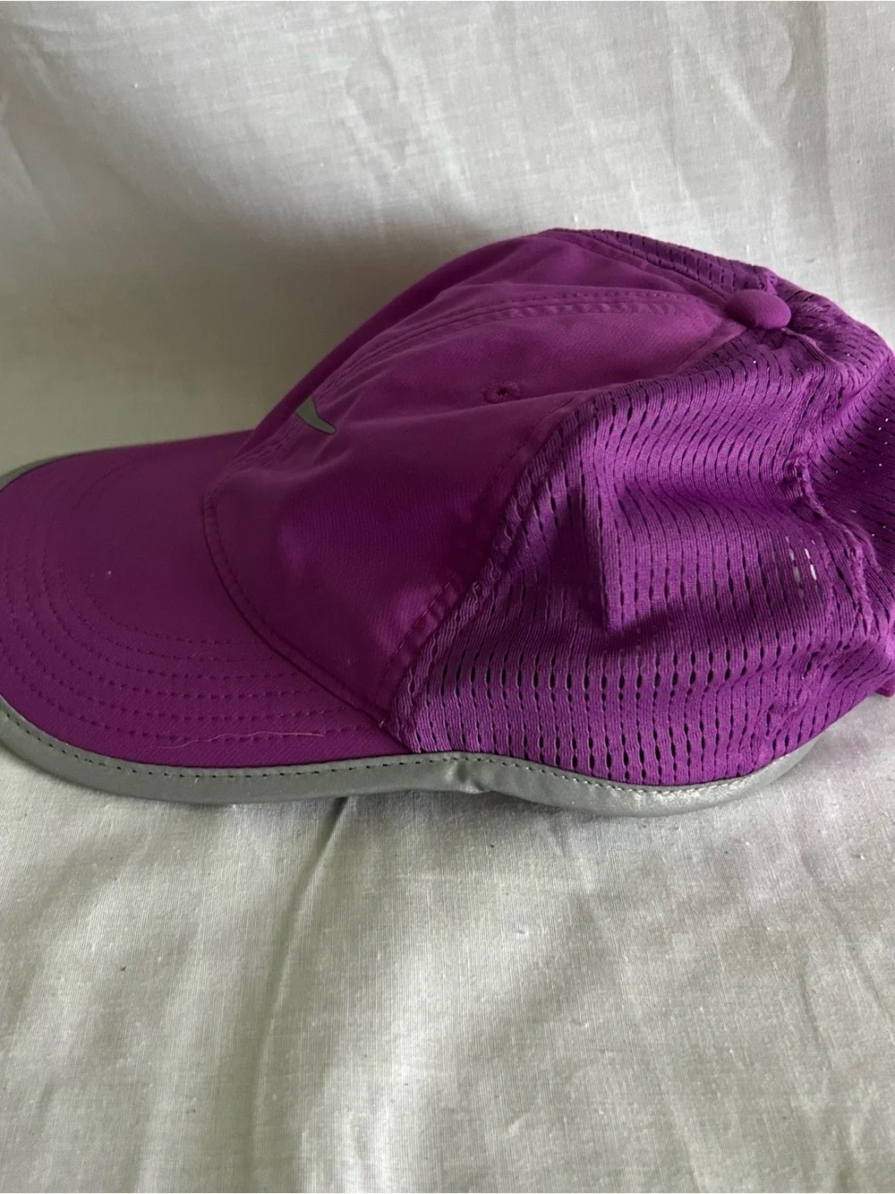 NIKE Featherlight Dri-FIT Performance Running Golf Tennis Cap Hat Magenta/Purple